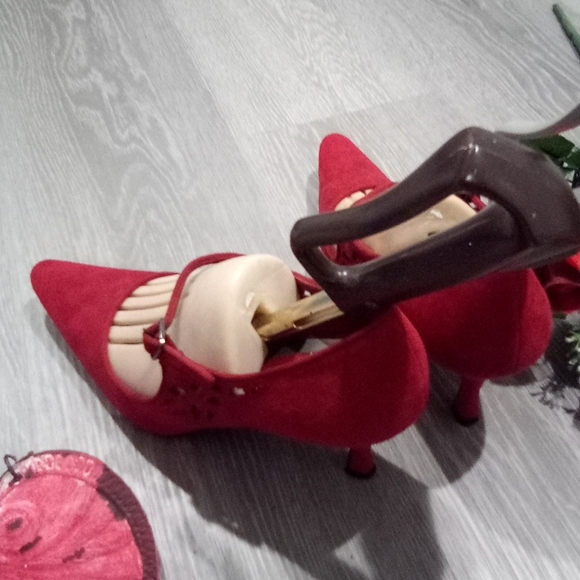 Predictions Lipstick Red Point Toe Kitten Heel Maryjanes - Picture 7 of 16